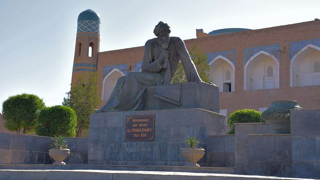 Khiva. Statua di Al-Khwarizmi