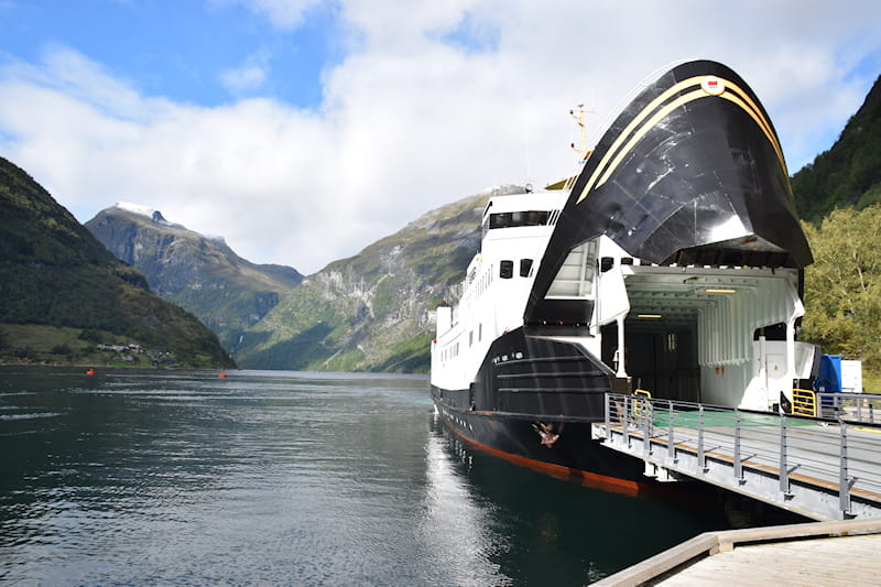 Geirangerfjorden_01-SmQiC4is