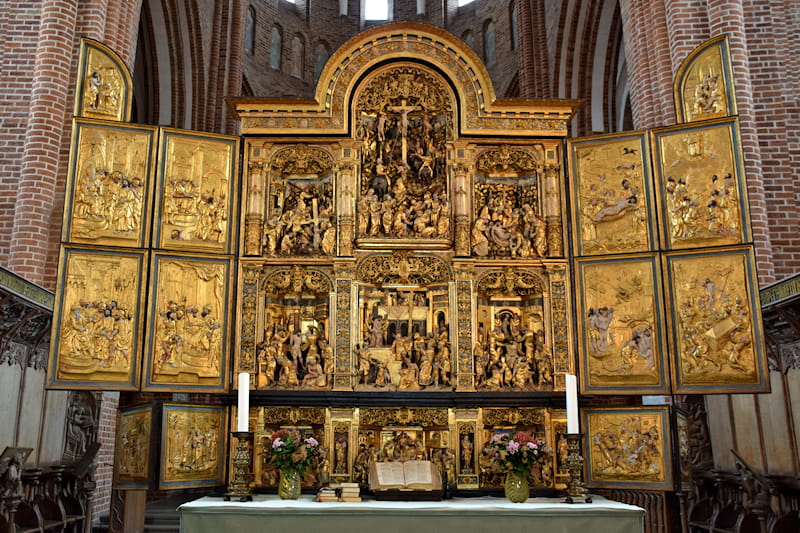Roskilde_cattedrale_interno_10-bk3dsAis
