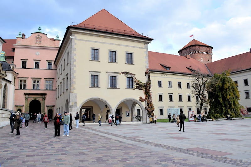 Cracovia_Wawel_07-h1OnTkjs